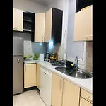 Cozy One-bedroom In The * サラエヴォ