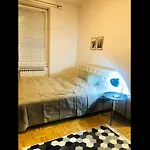 アパート Cozy One-bedroom In The *