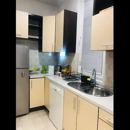 Cozy One-bedroom In The * سراييفو