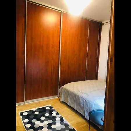 Cozy One-bedroom In The Apartment *